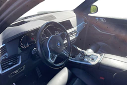 musta BMW X5 2021 kuva 3.