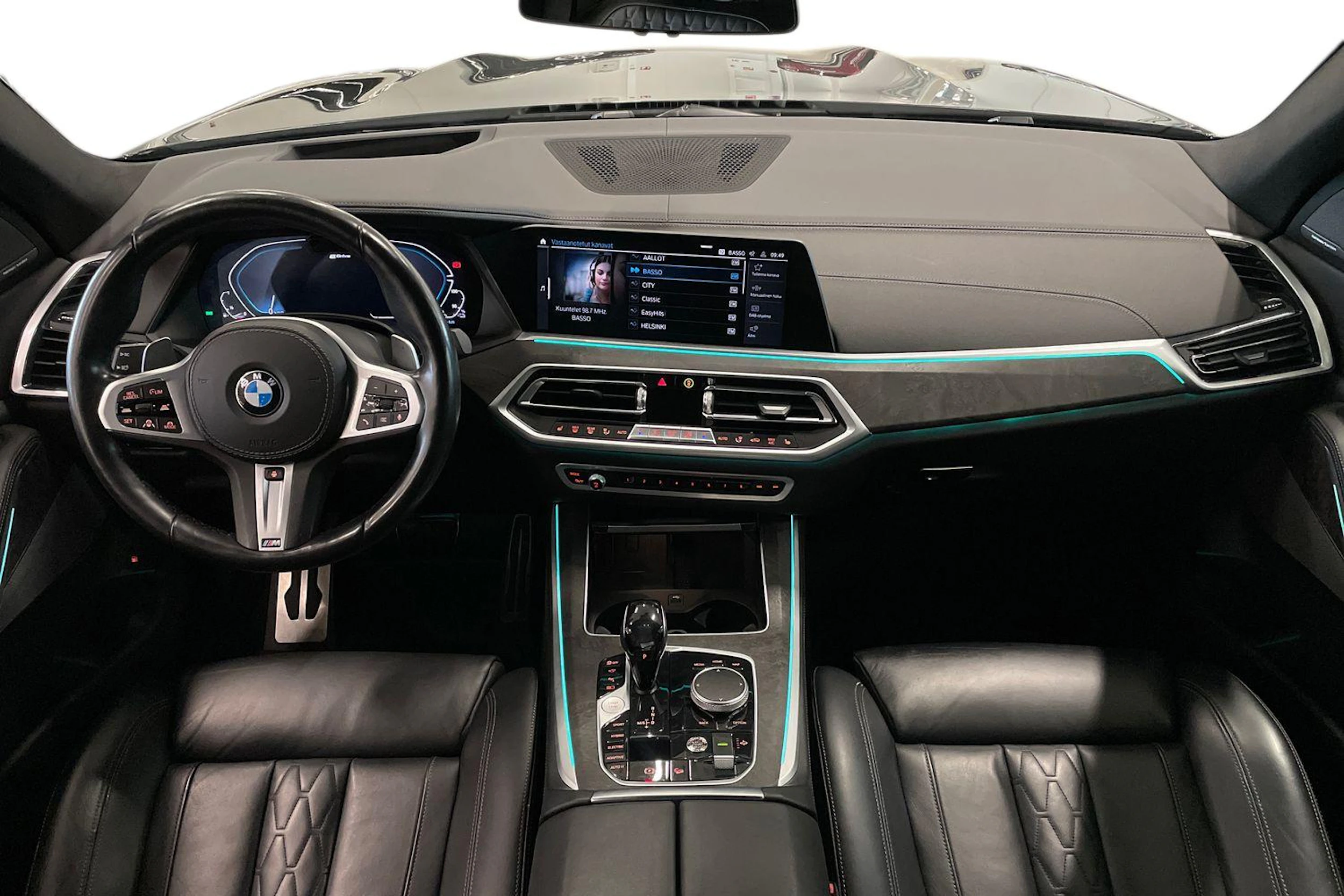 musta BMW X5 2021 kuva 7.