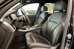 musta BMW X5 2021 kuva 11.
