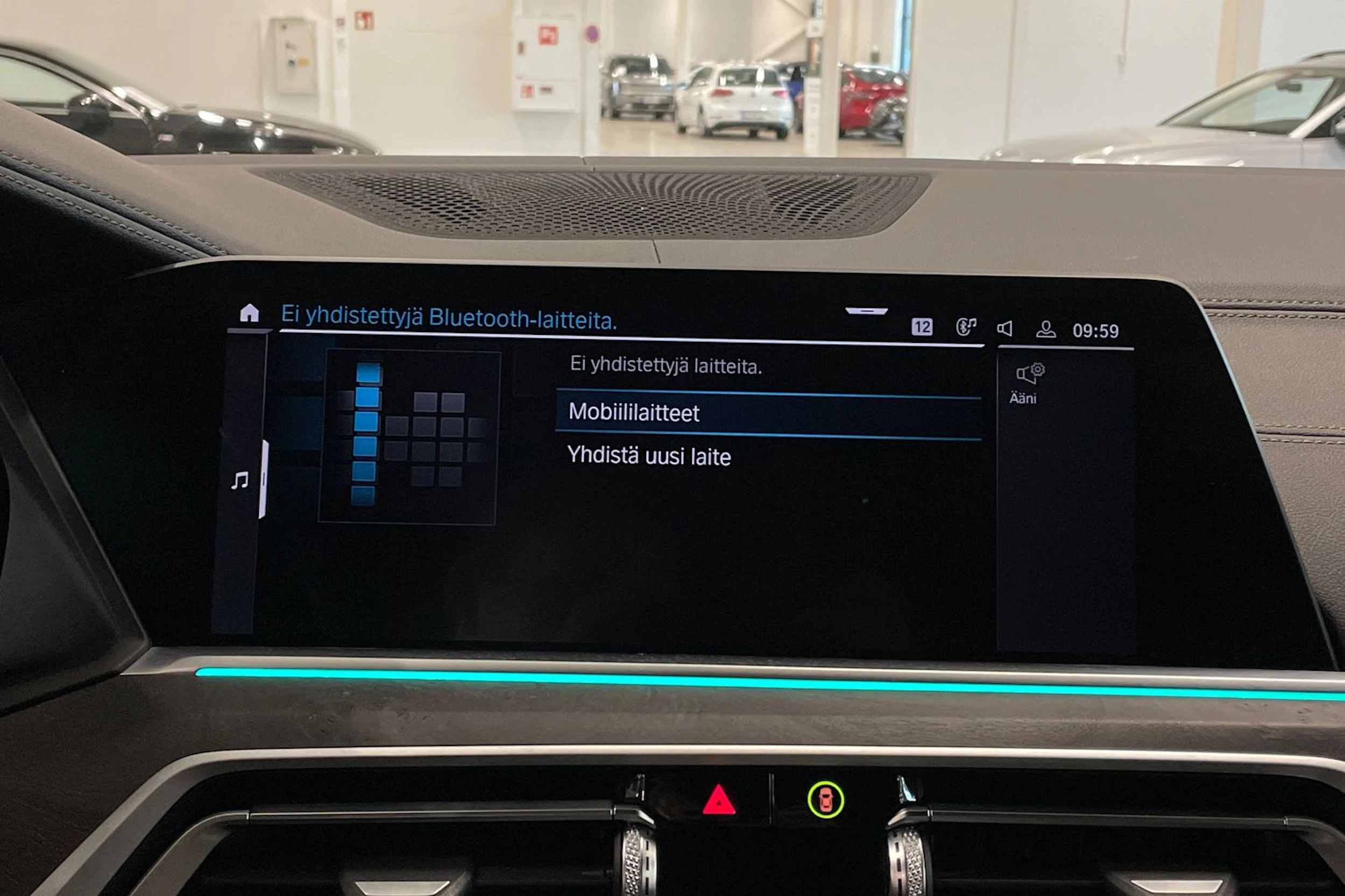musta BMW X5 2021 kuva 18.
