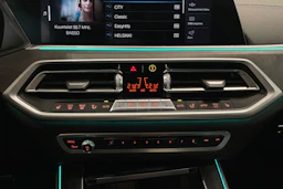 musta BMW X5 2021 kuva 29.