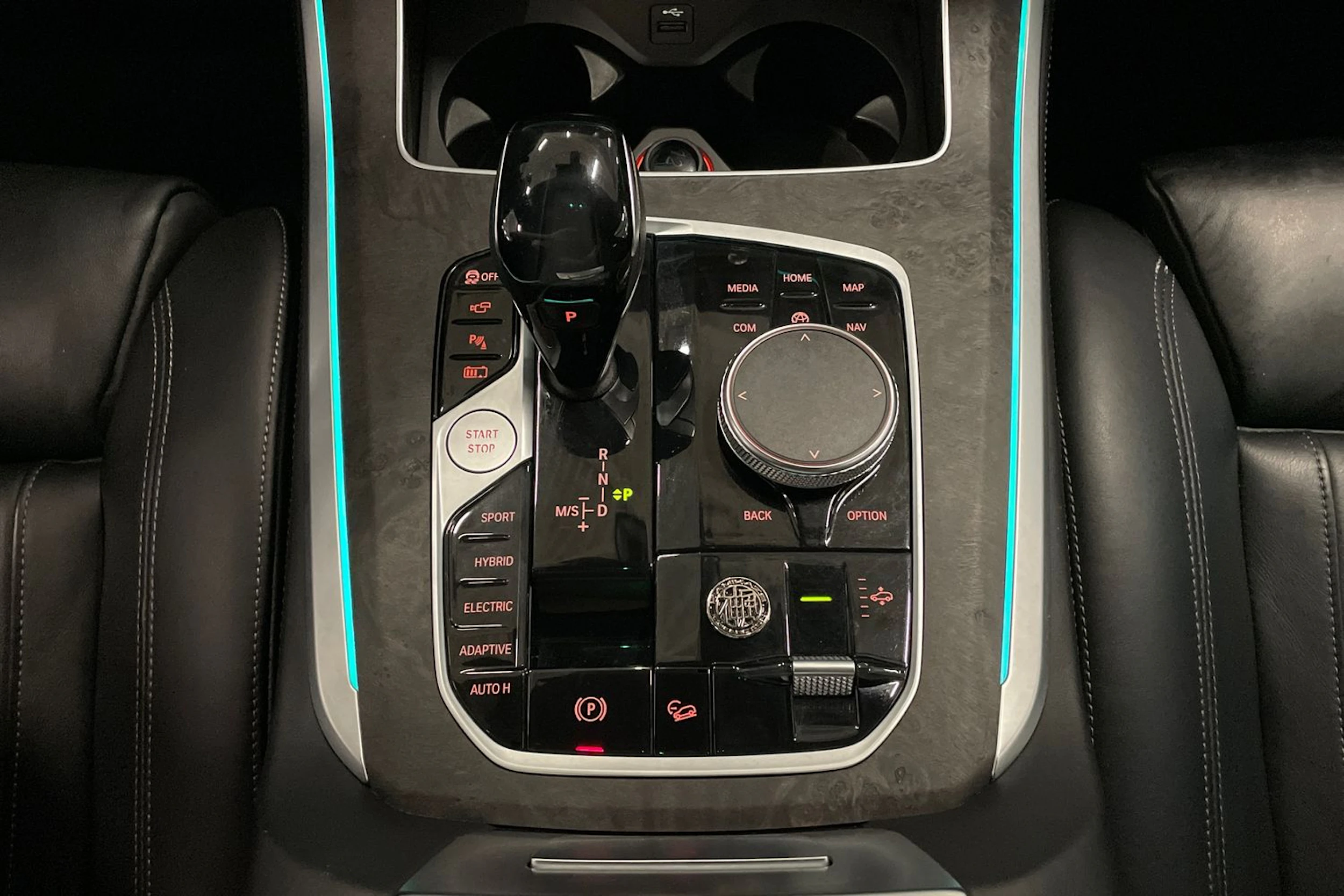 musta BMW X5 2021 kuva 30.