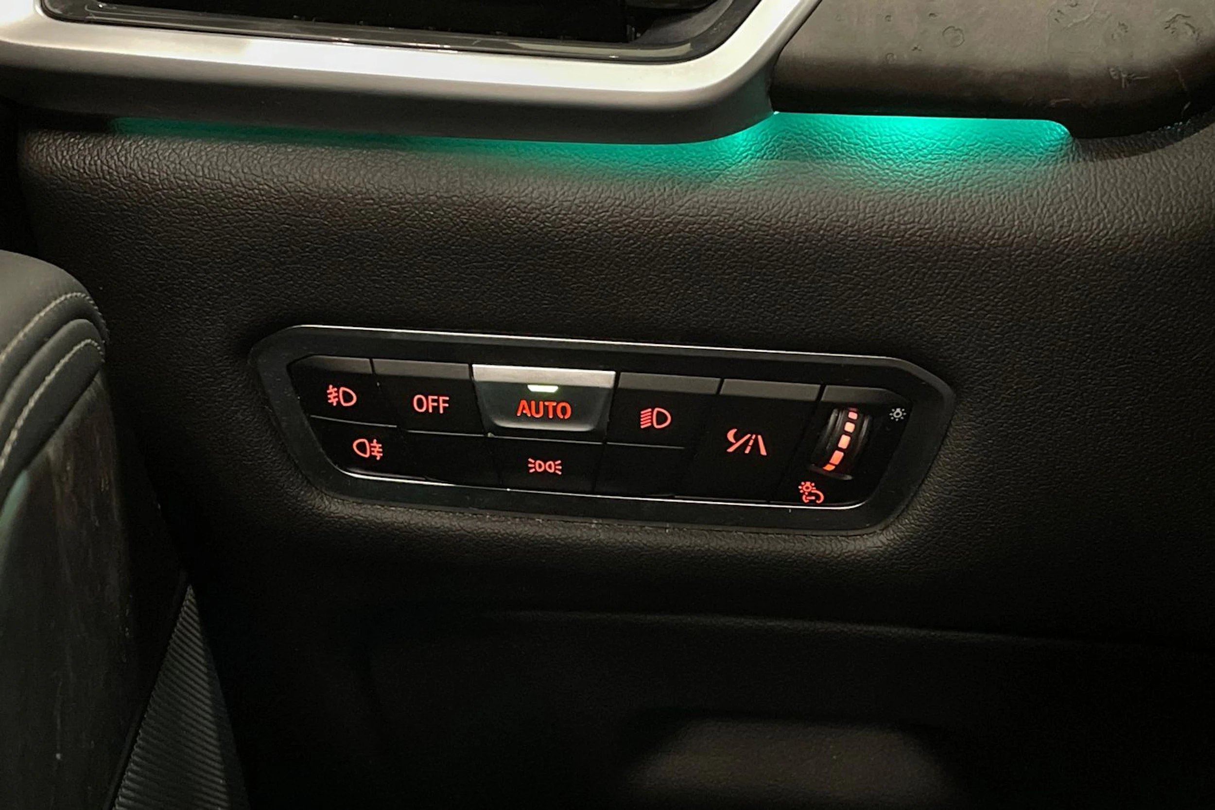 musta BMW X5 2021 kuva 33.