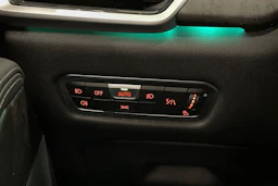musta BMW X5 2021 kuva 33.