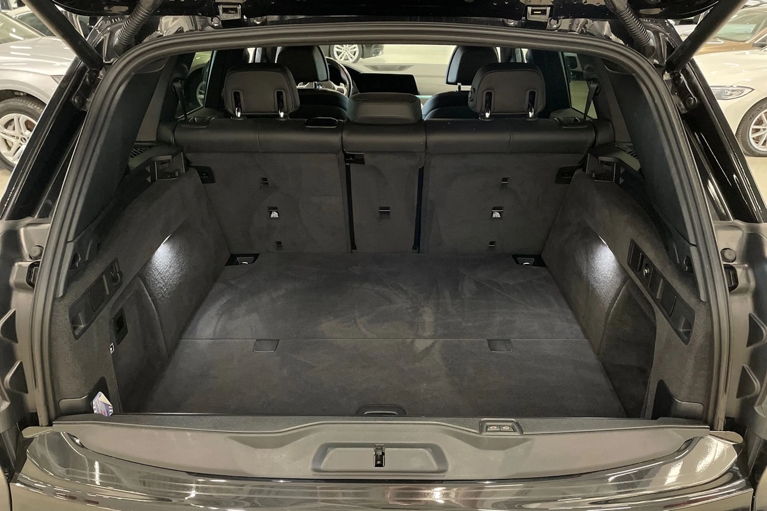 musta BMW X5 2021 kuva 35.