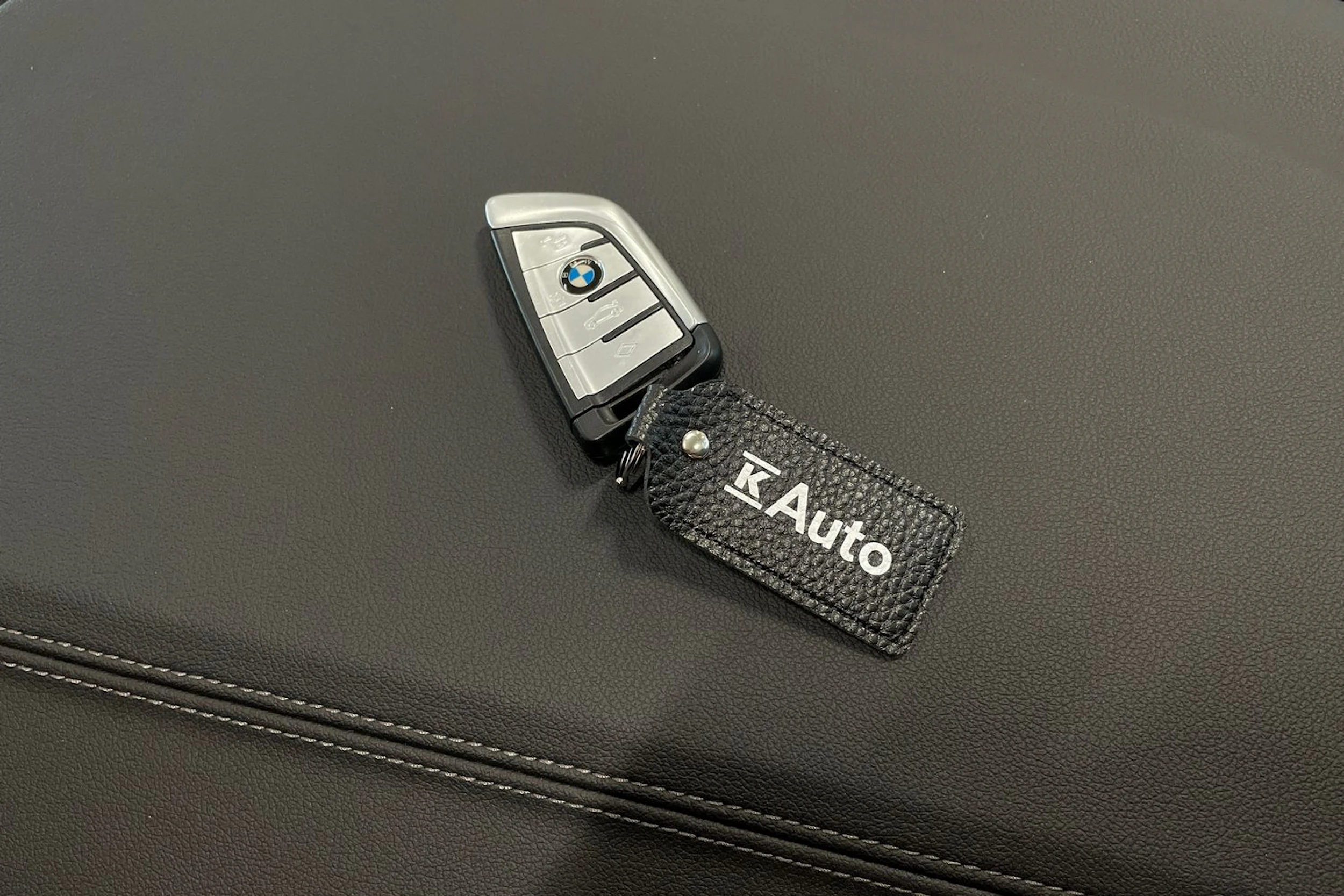 musta BMW X5 2021 kuva 40.