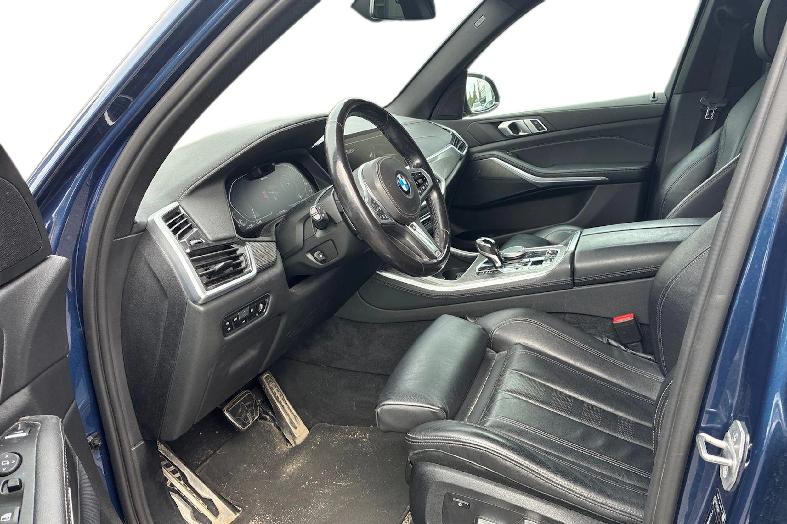 sininen BMW X5 2021 kuva 3.