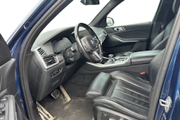 sininen BMW X5 2021 kuva 3.