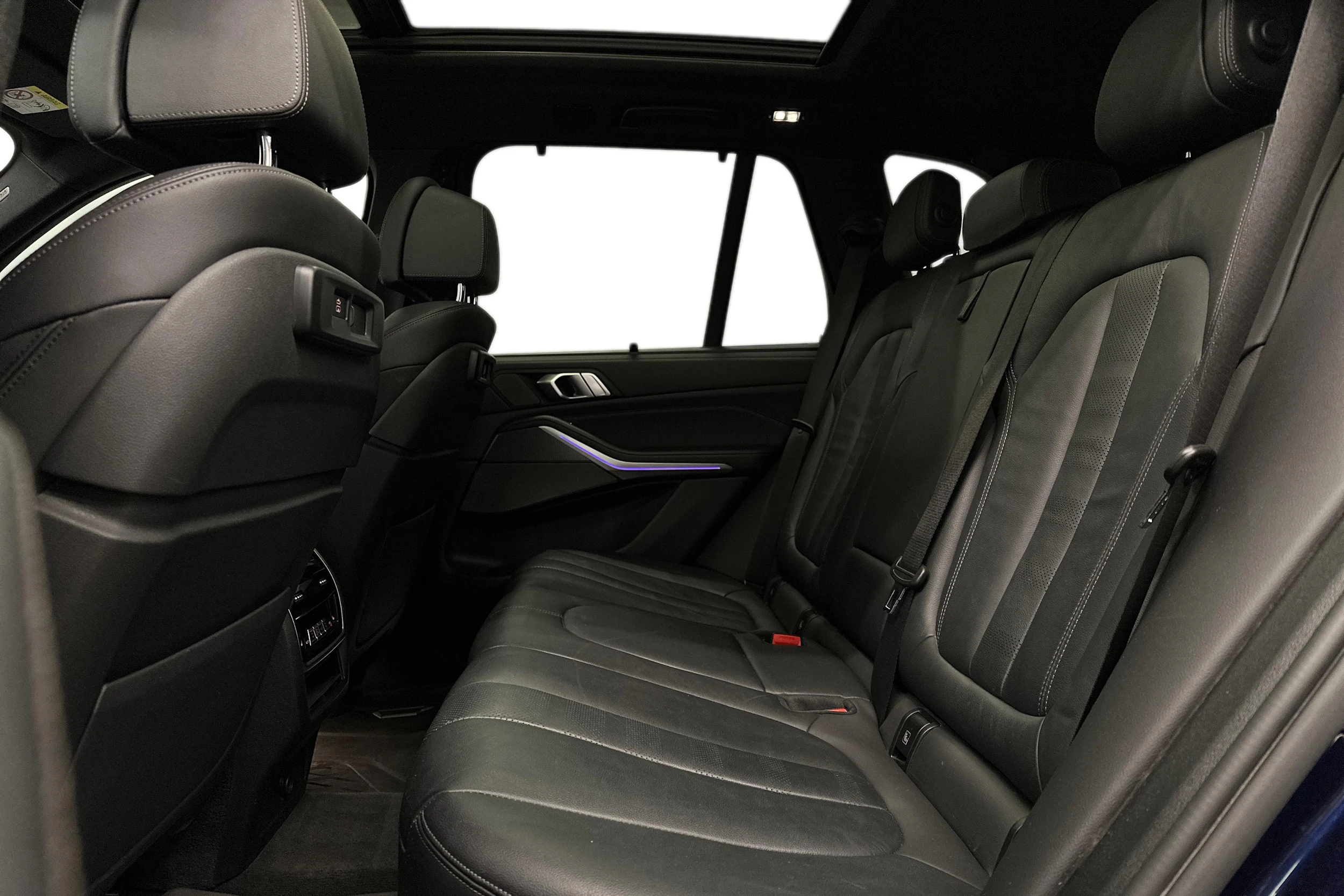 sininen BMW X5 2021 kuva 8.