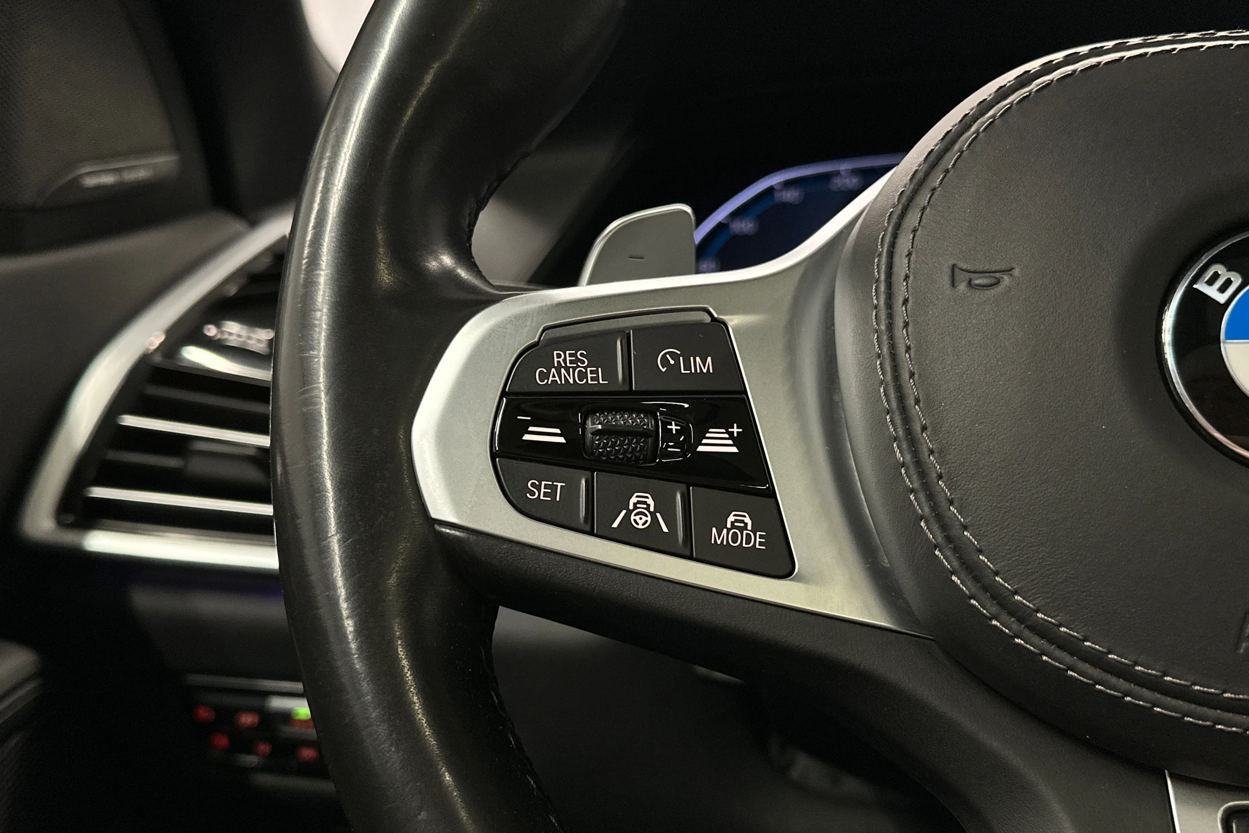 sininen BMW X5 2021 kuva 11.