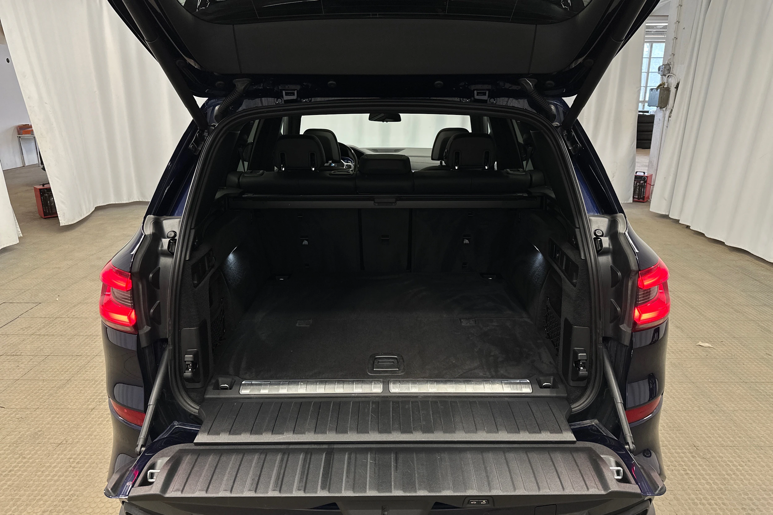 sininen BMW X5 2021 kuva 36.