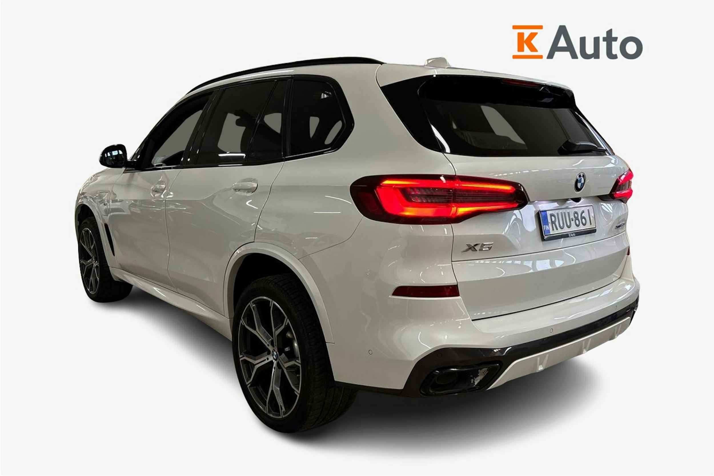 valkoinen BMW X5 2021 kuva 2.