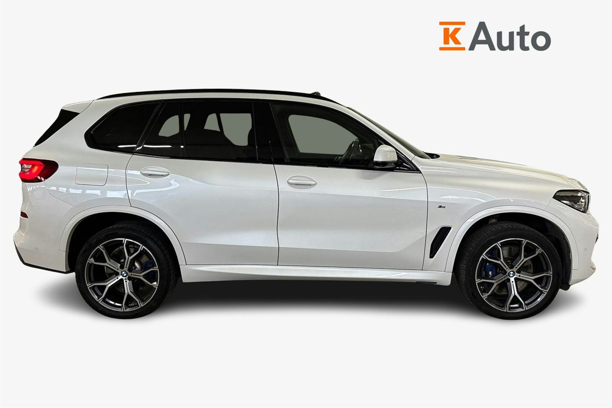 valkoinen BMW X5 2021 kuva 6.