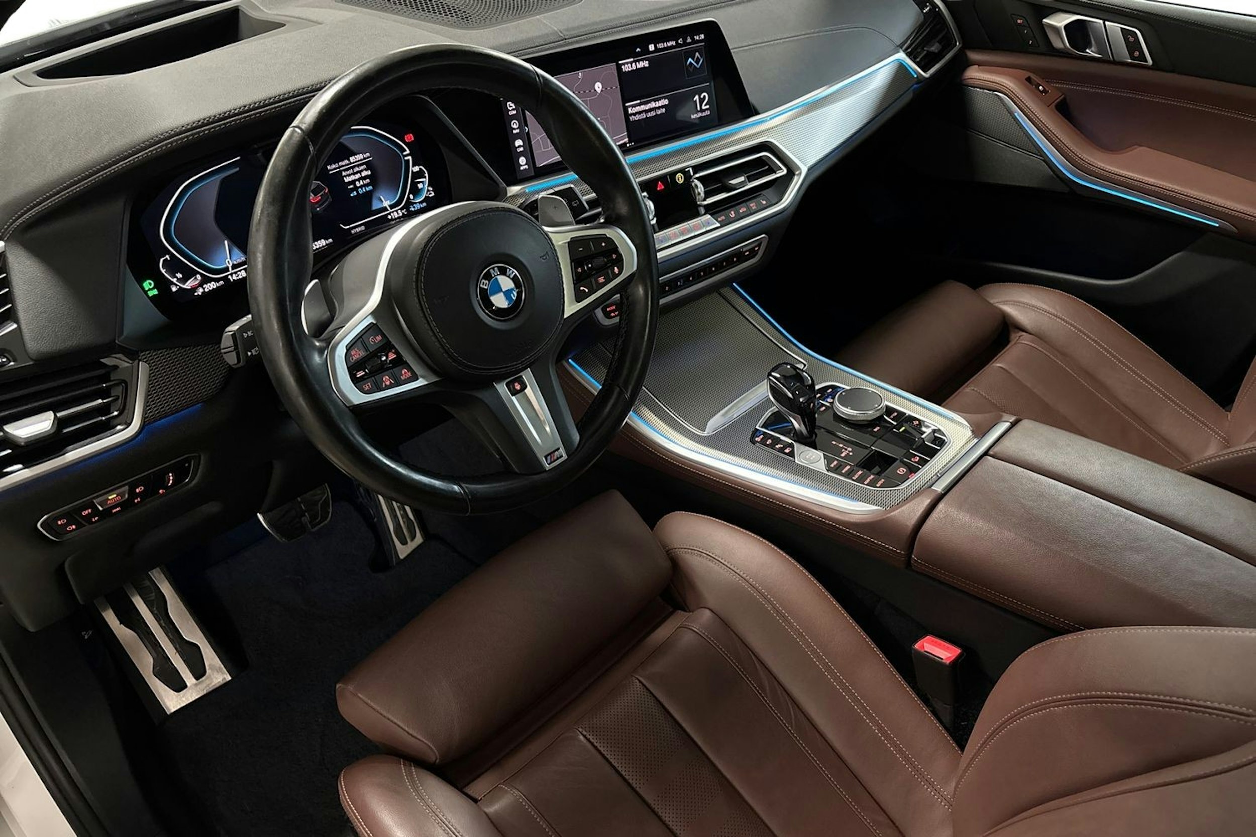 valkoinen BMW X5 2021 kuva 7.