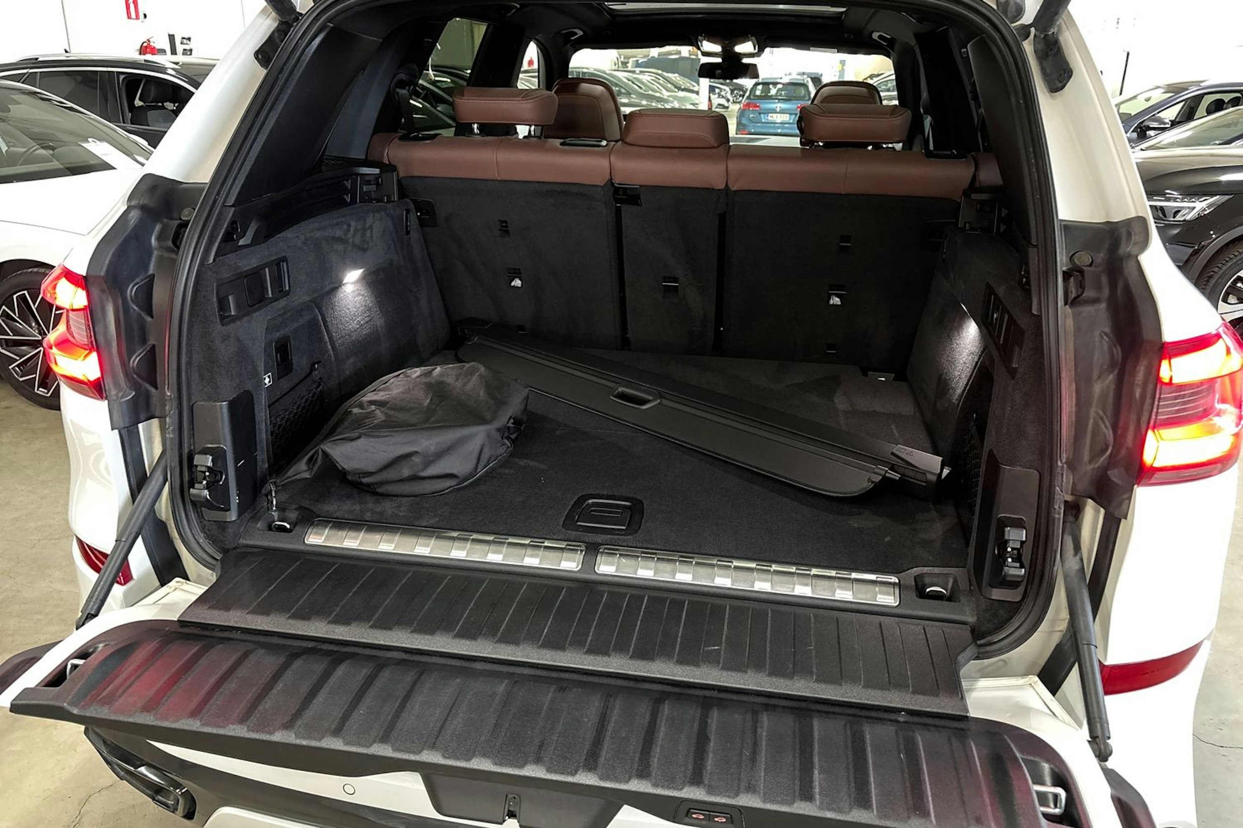 valkoinen BMW X5 2021 kuva 14.