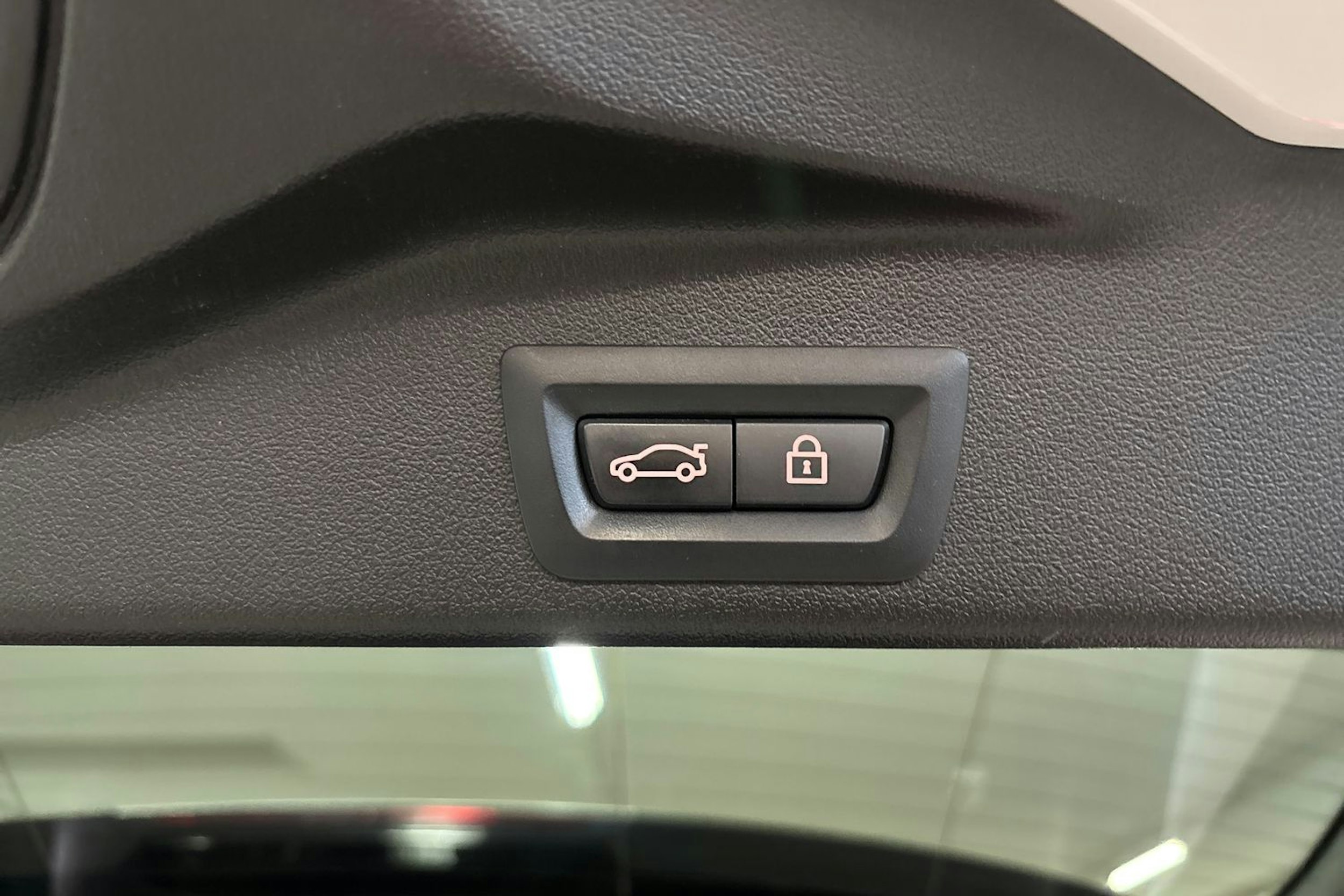 valkoinen BMW X5 2021 kuva 16.