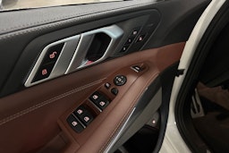 valkoinen BMW X5 2021 kuva 19.
