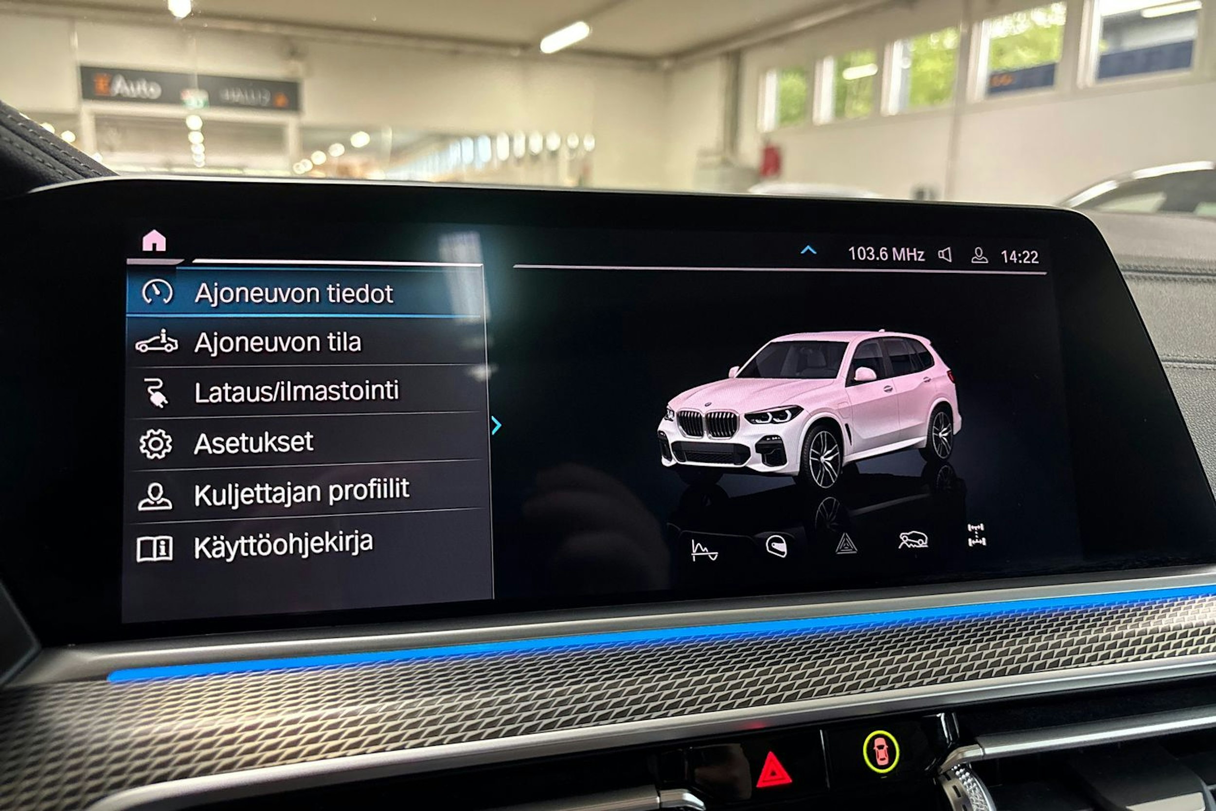 valkoinen BMW X5 2021 kuva 32.
