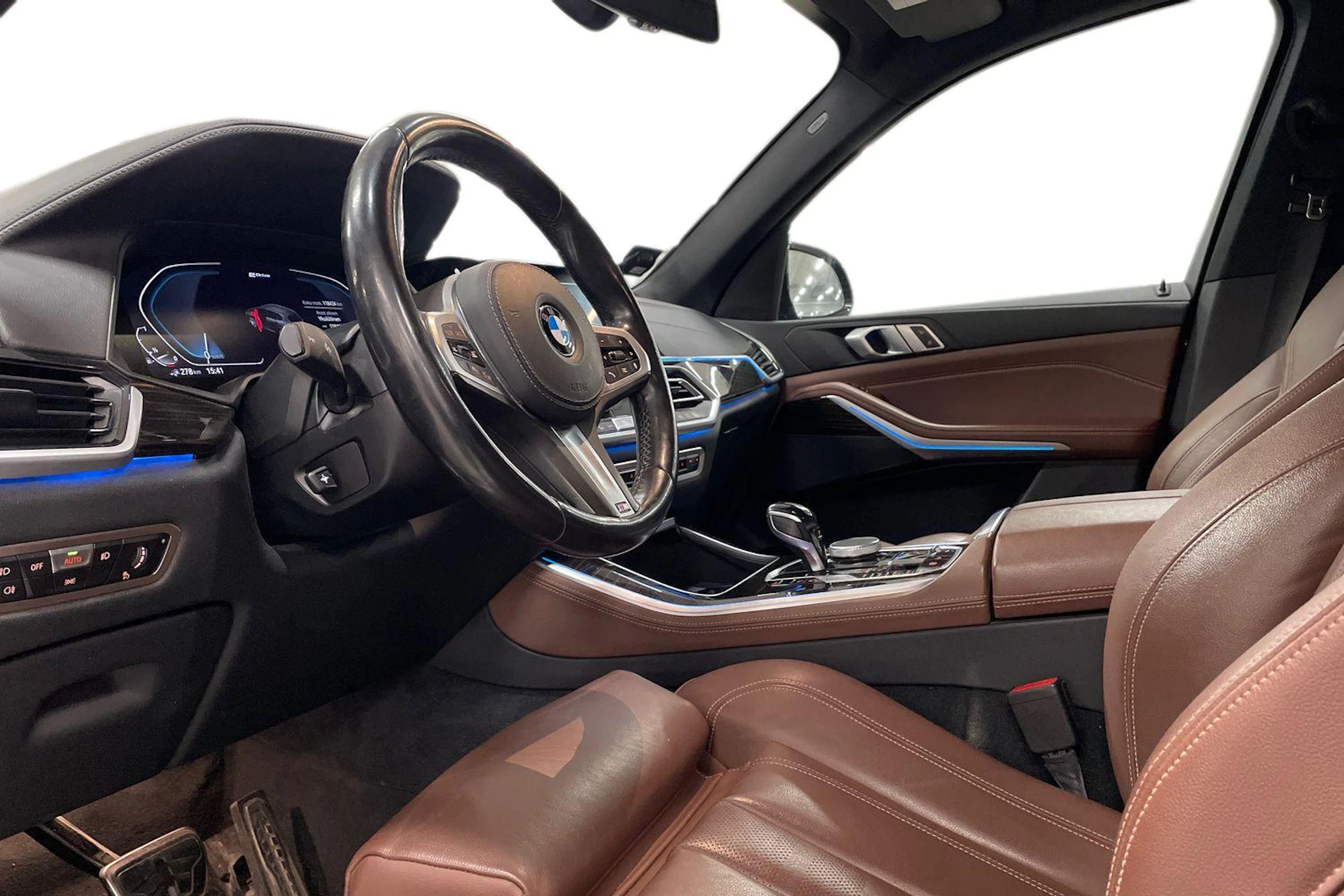 sininen BMW X5 2021 kuva 3.