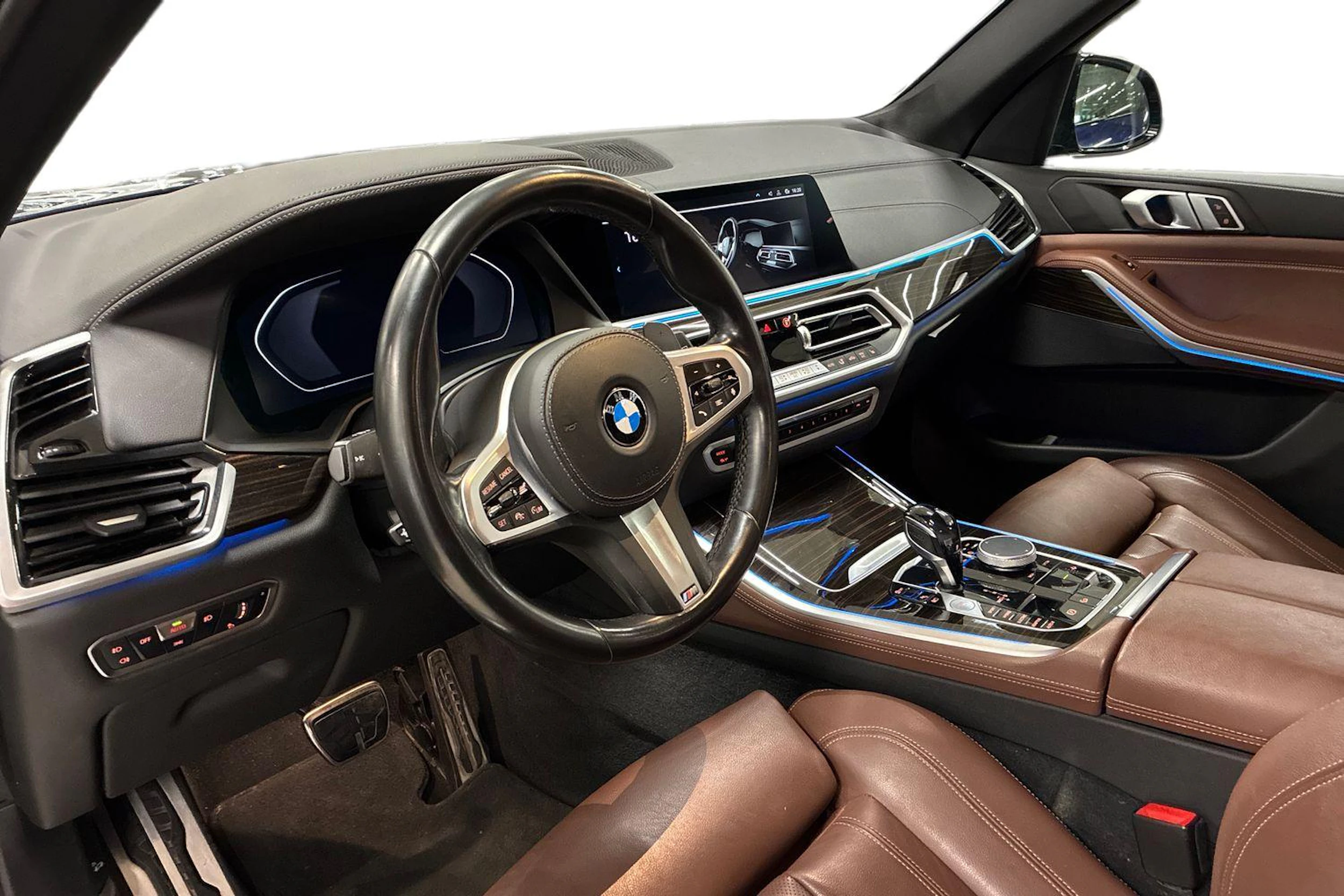 sininen BMW X5 2021 kuva 6.