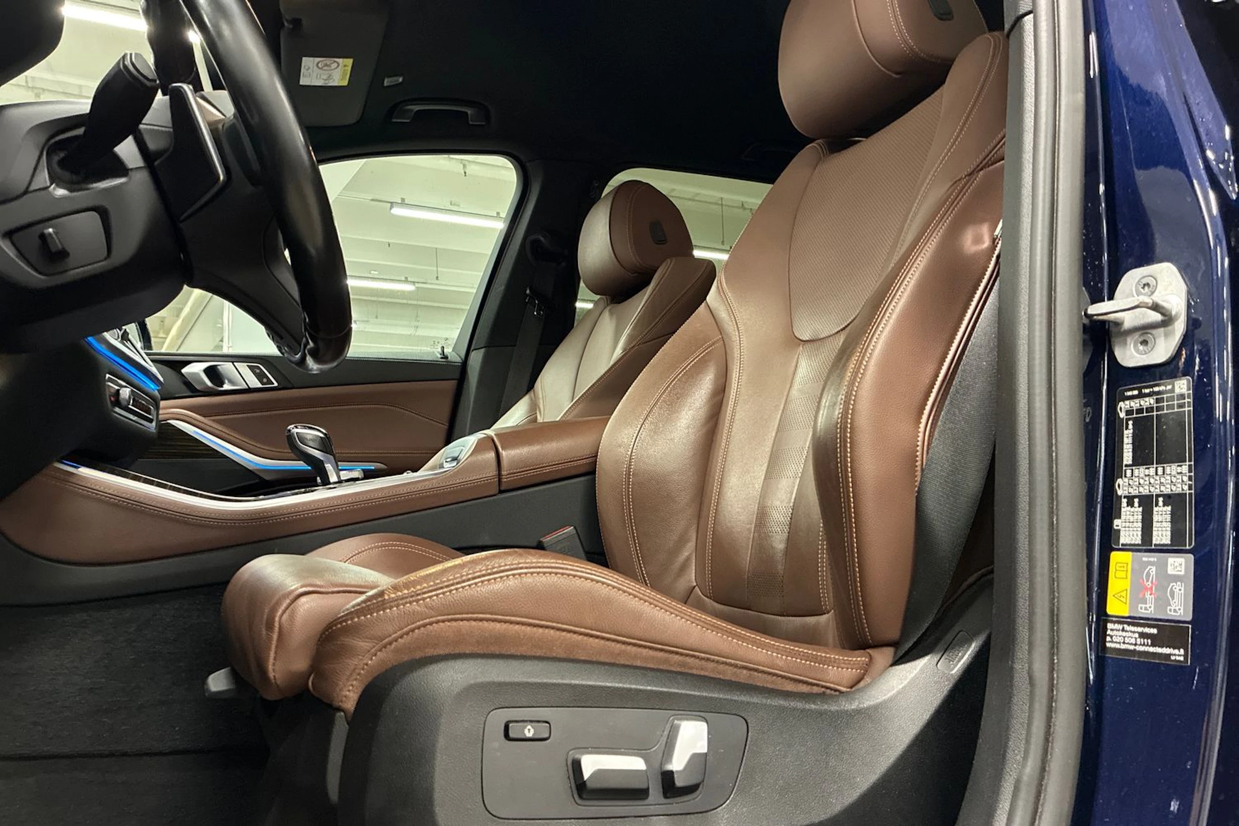 sininen BMW X5 2021 kuva 11.