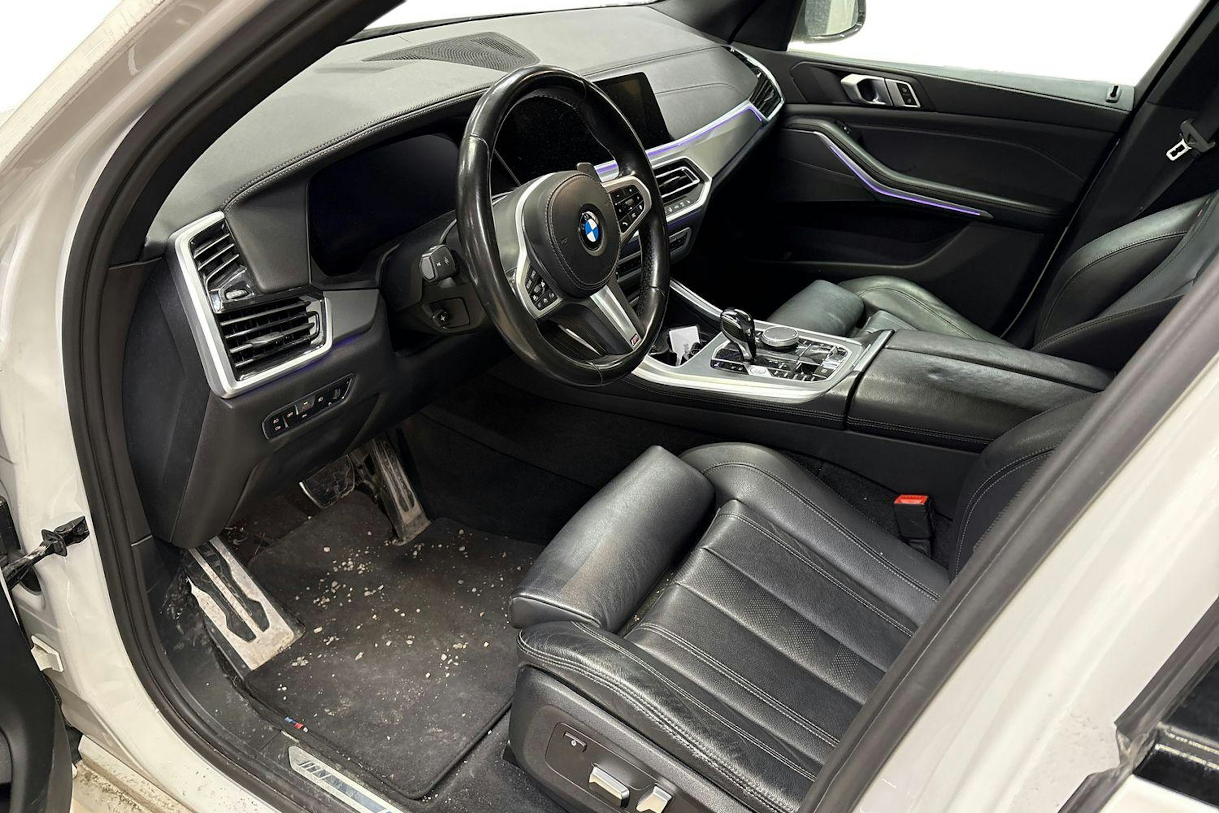 valkoinen BMW X5 2021 kuva 3.