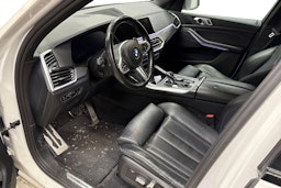 valkoinen BMW X5 2021 kuva 3.