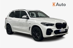 valkoinen BMW X5 2022 kuva 1.