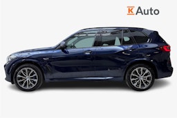 sininen BMW X5 2022 kuva 6.
