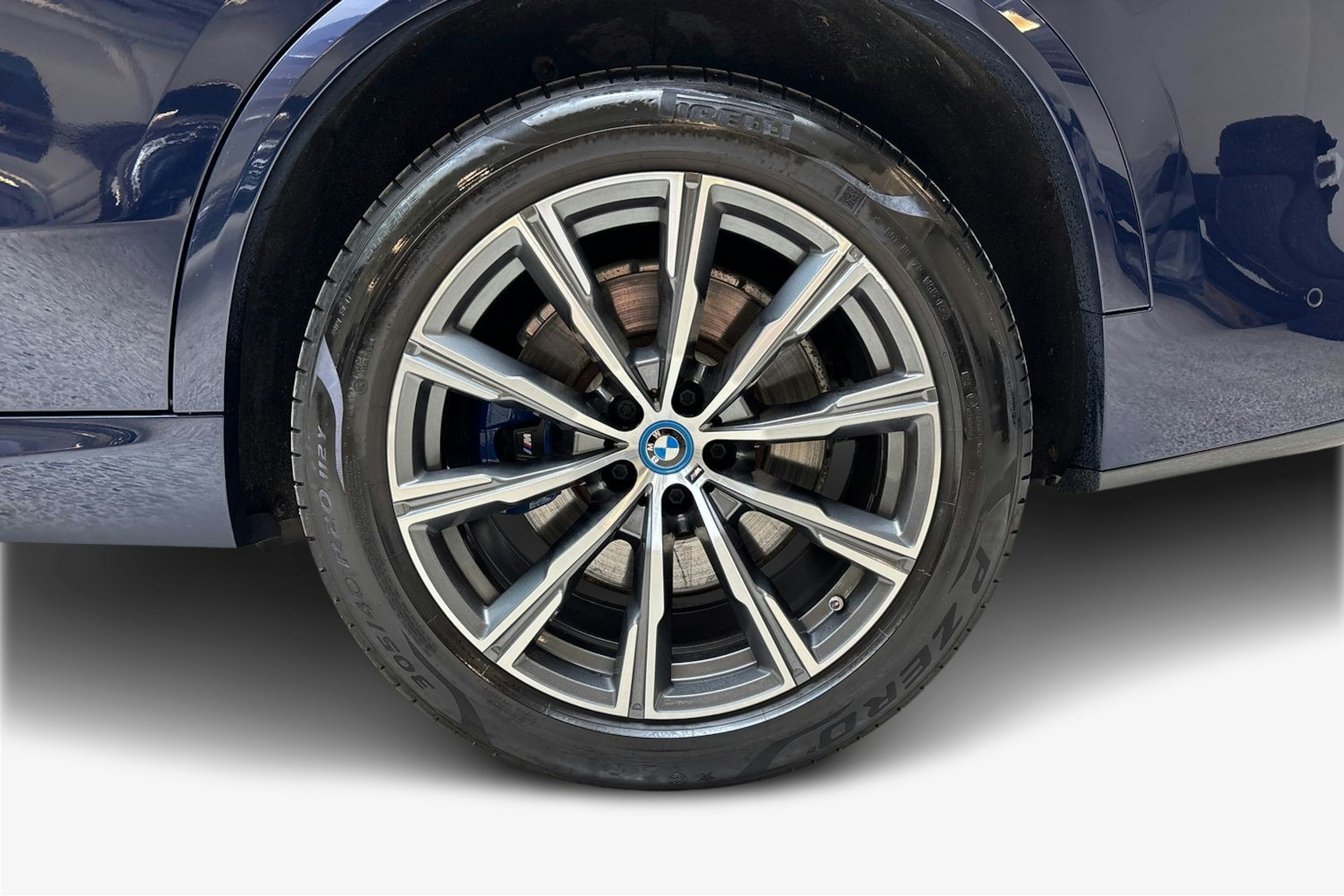 sininen BMW X5 2022 kuva 11.