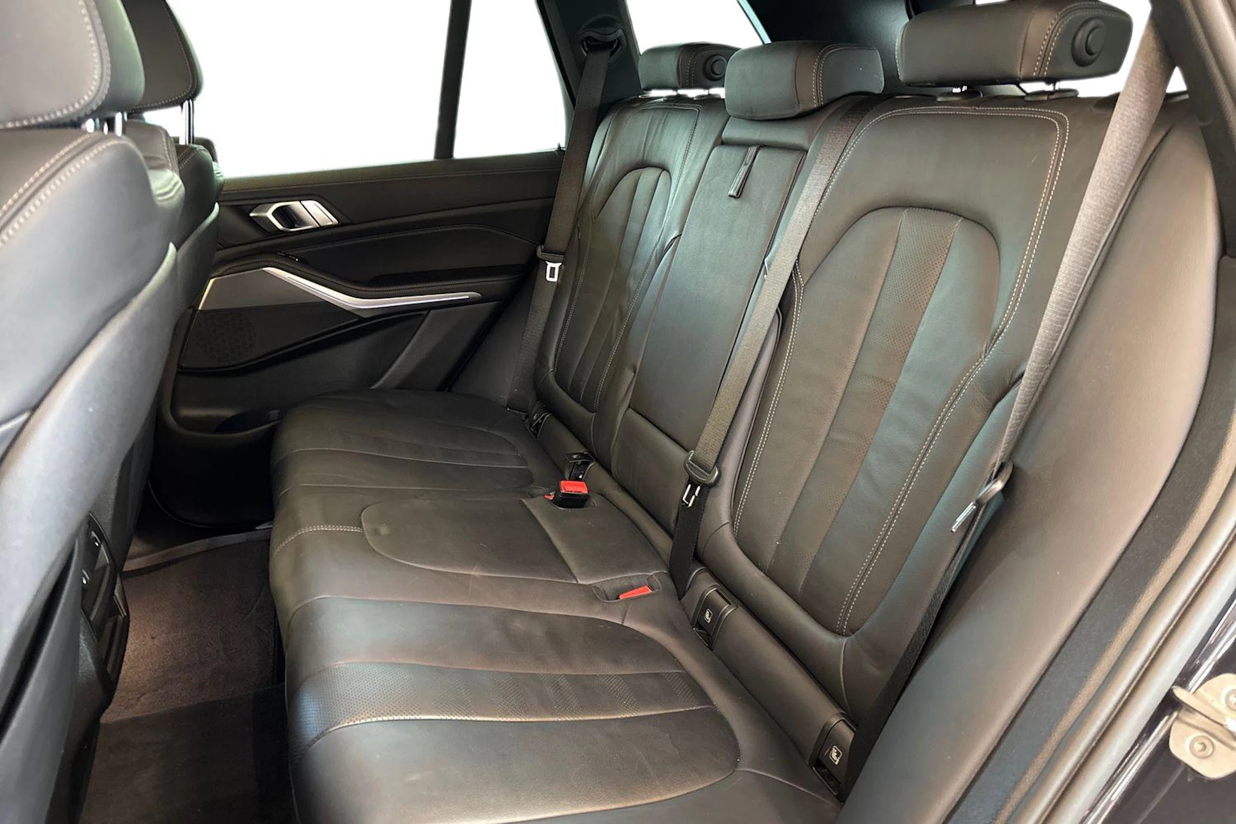 Harmaa BMW X5 2022 kuva 8.