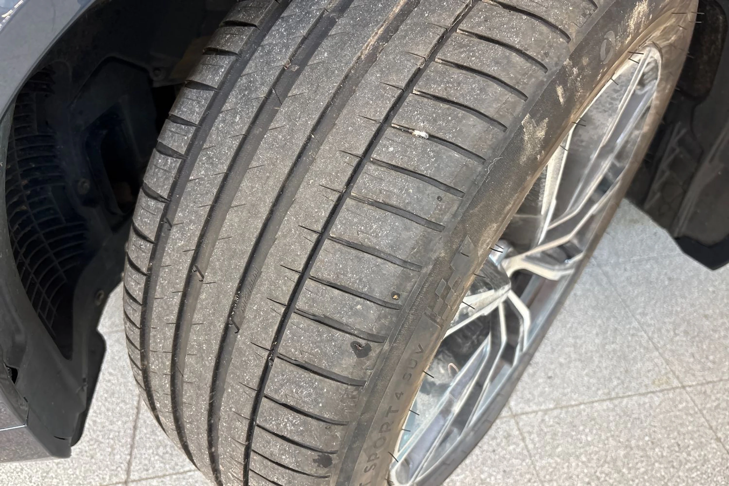 Harmaa BMW X5 2022 kuva 10.