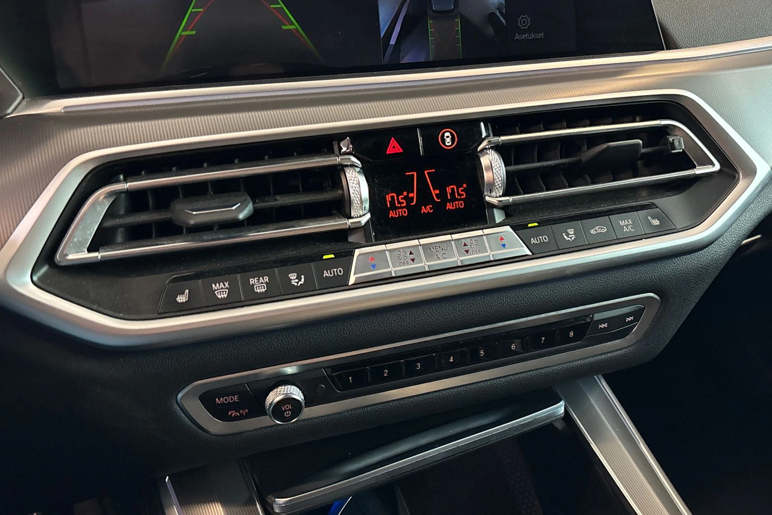 Harmaa BMW X5 2022 kuva 17.