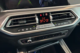 Harmaa BMW X5 2022 kuva 17.