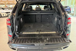 Harmaa BMW X5 2022 kuva 22.