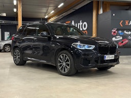 musta BMW X5 2022 kuva 1.