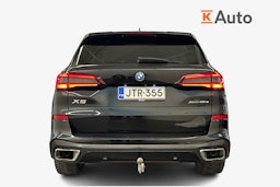 Musta BMW X5 2022 kuva 3.