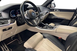 Musta BMW X5 2022 kuva 3.