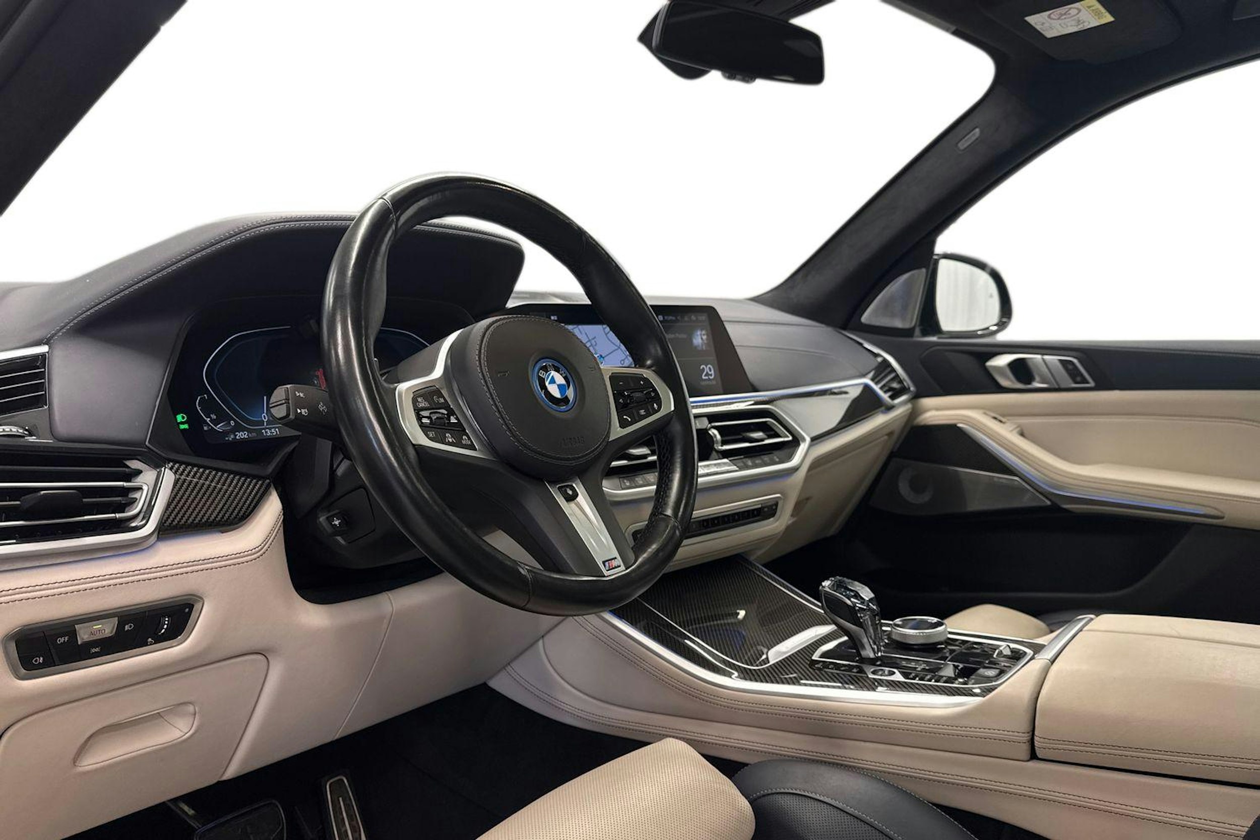 Musta BMW X5 2022 kuva 6.