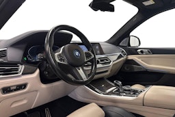 Musta BMW X5 2022 kuva 6.