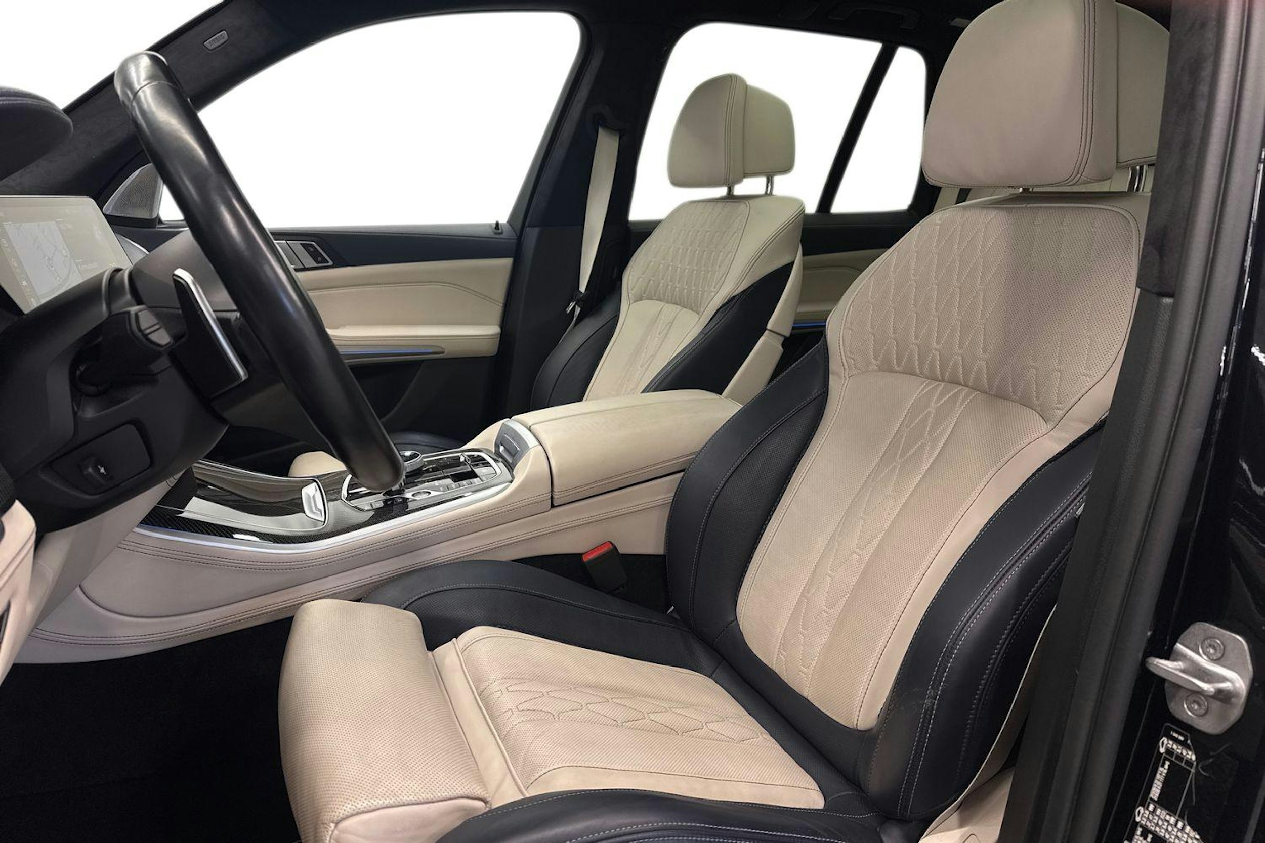 Musta BMW X5 2022 kuva 9.