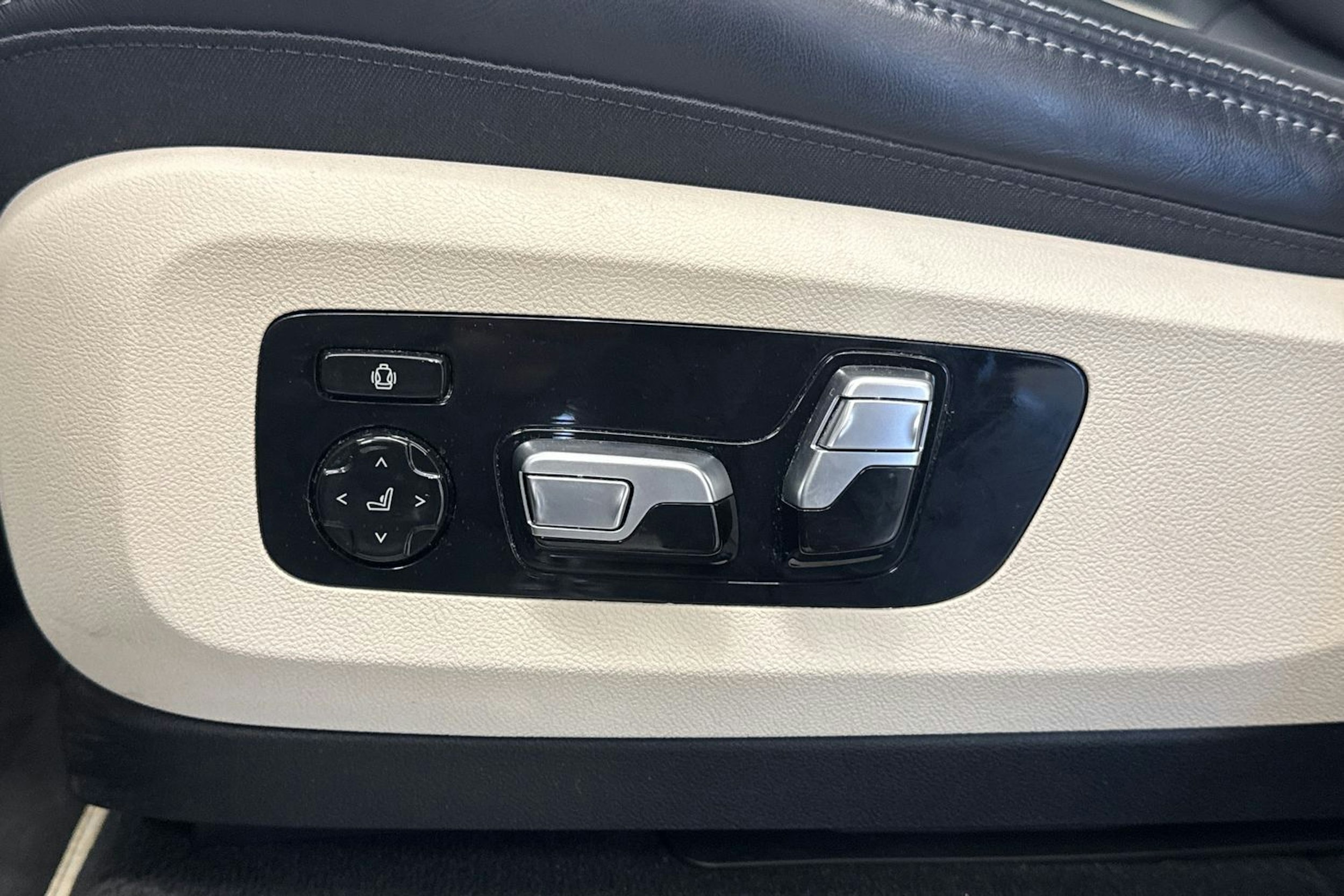 Musta BMW X5 2022 kuva 10.