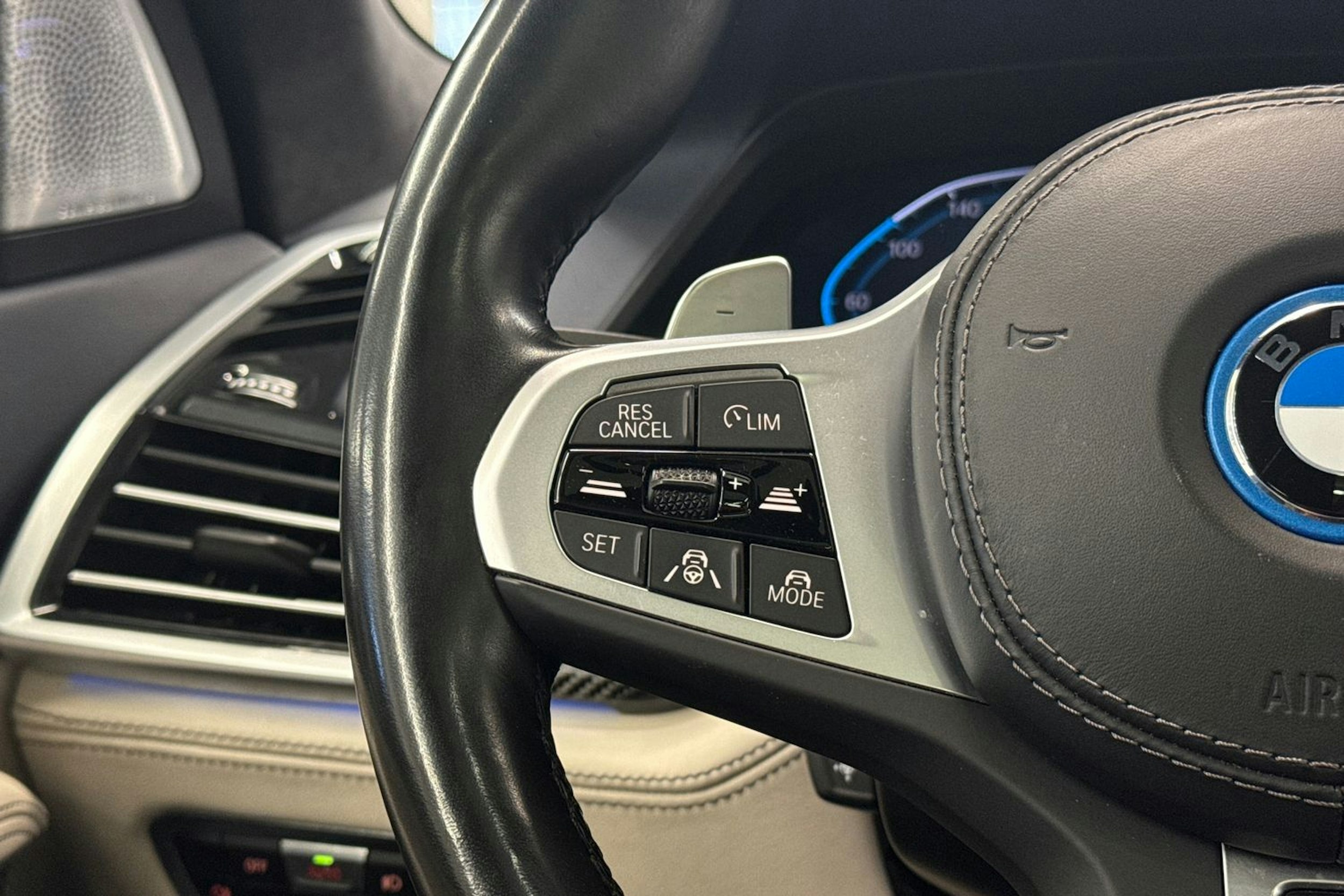 Musta BMW X5 2022 kuva 13.