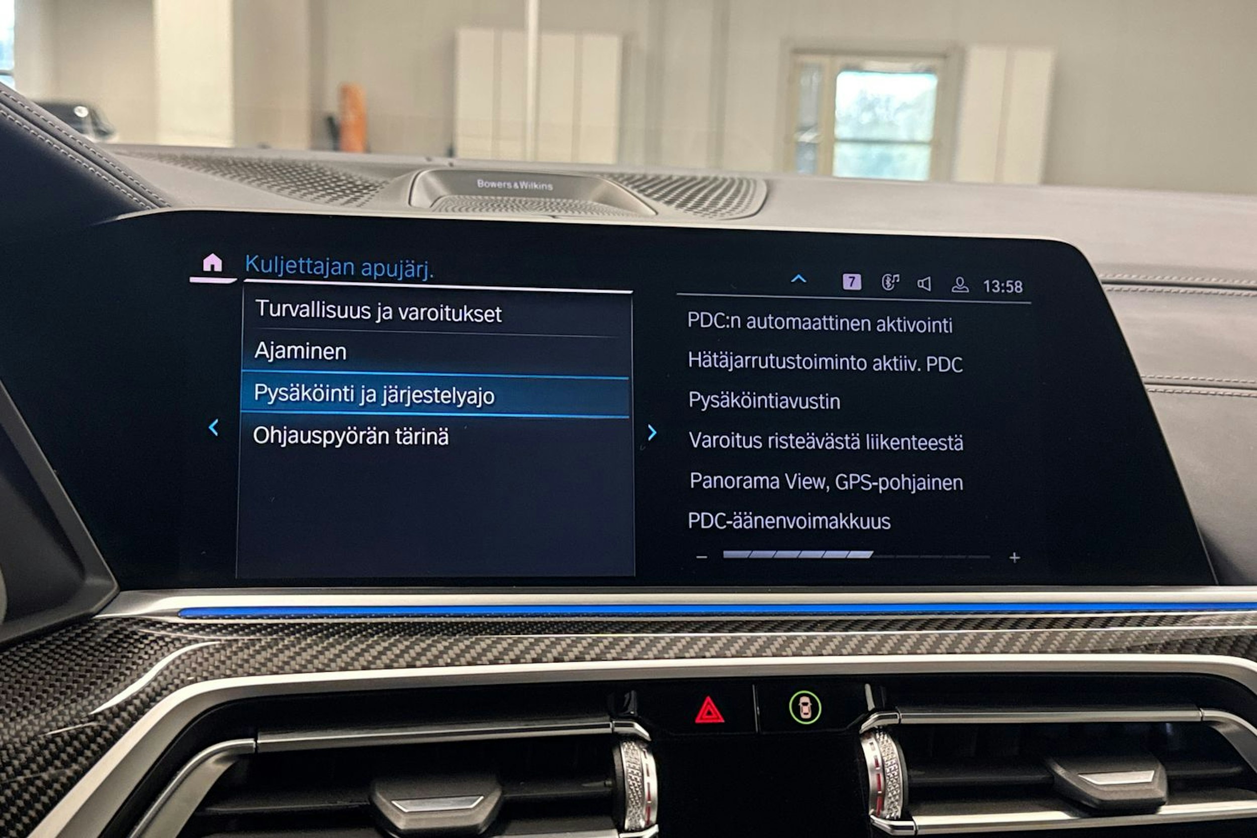 Musta BMW X5 2022 kuva 33.