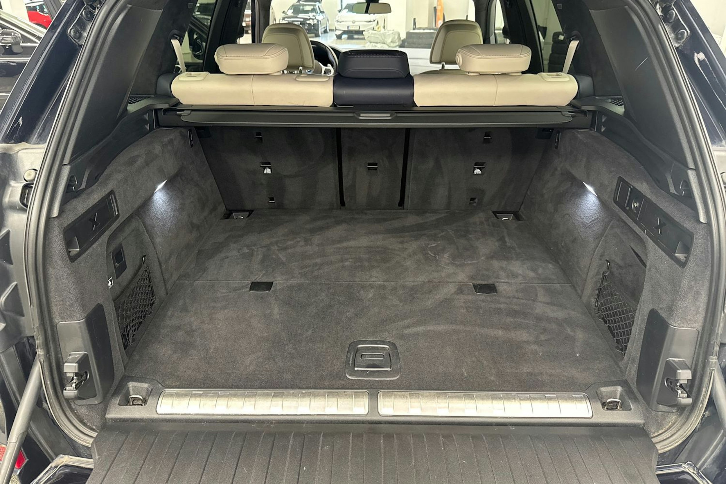 Musta BMW X5 2022 kuva 36.