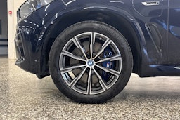 Musta BMW X5 2022 kuva 40.