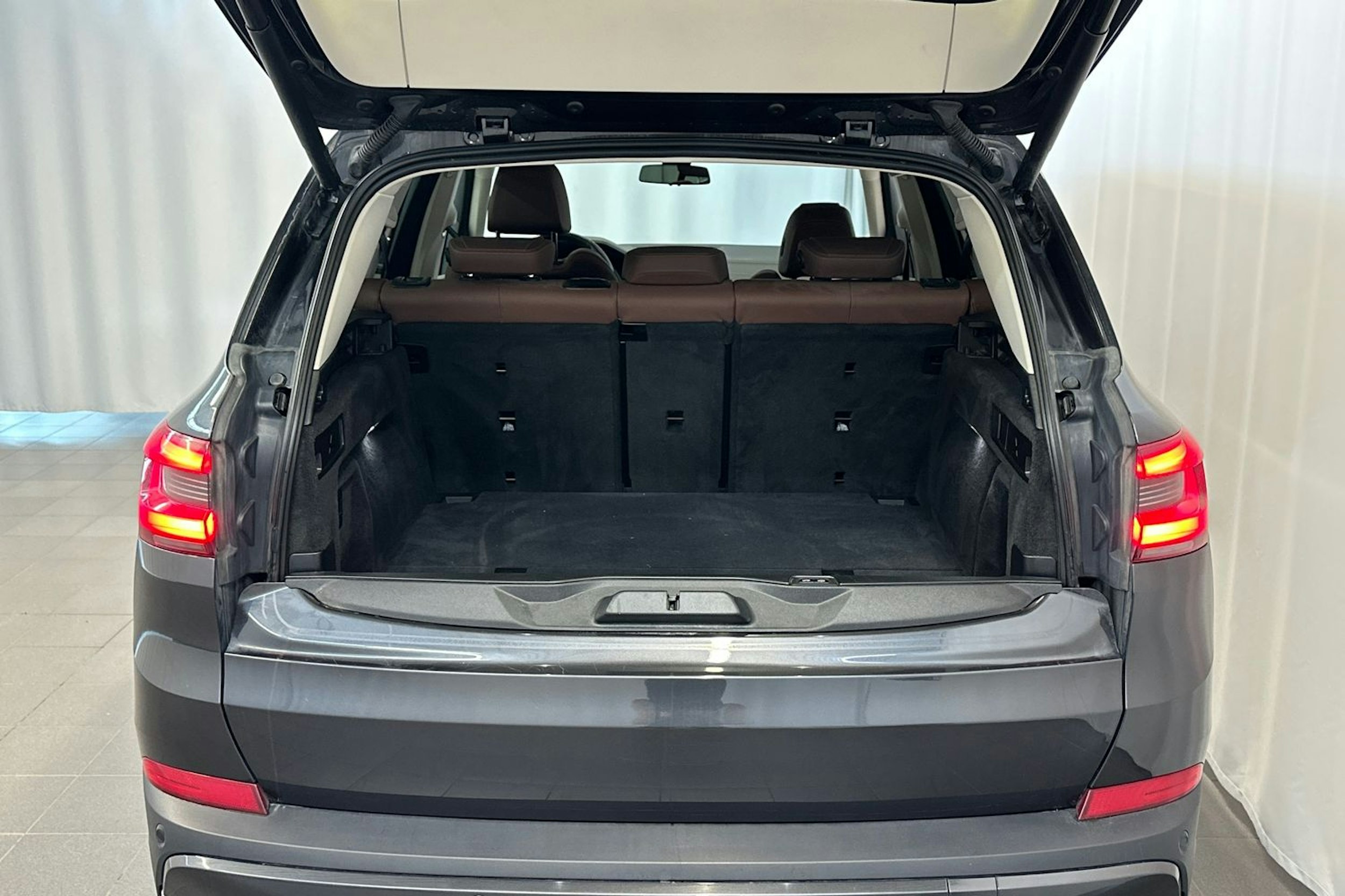 harmaa BMW X5 2022 kuva 13.