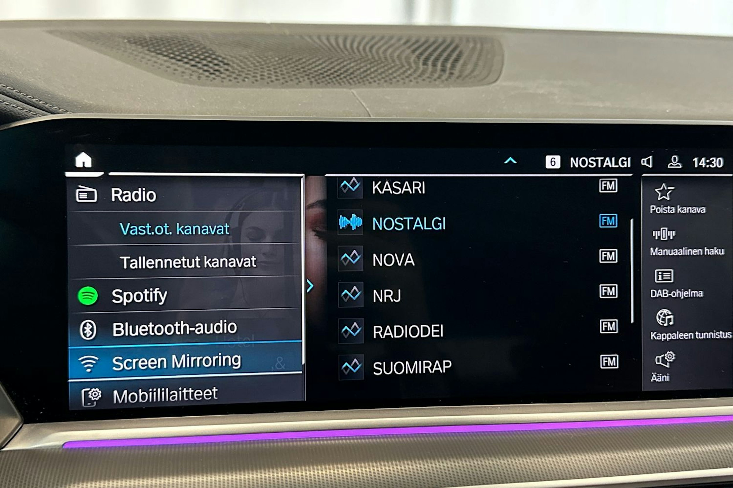harmaa BMW X5 2022 kuva 27.