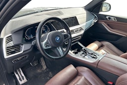 Musta BMW X5 2022 kuva 3.