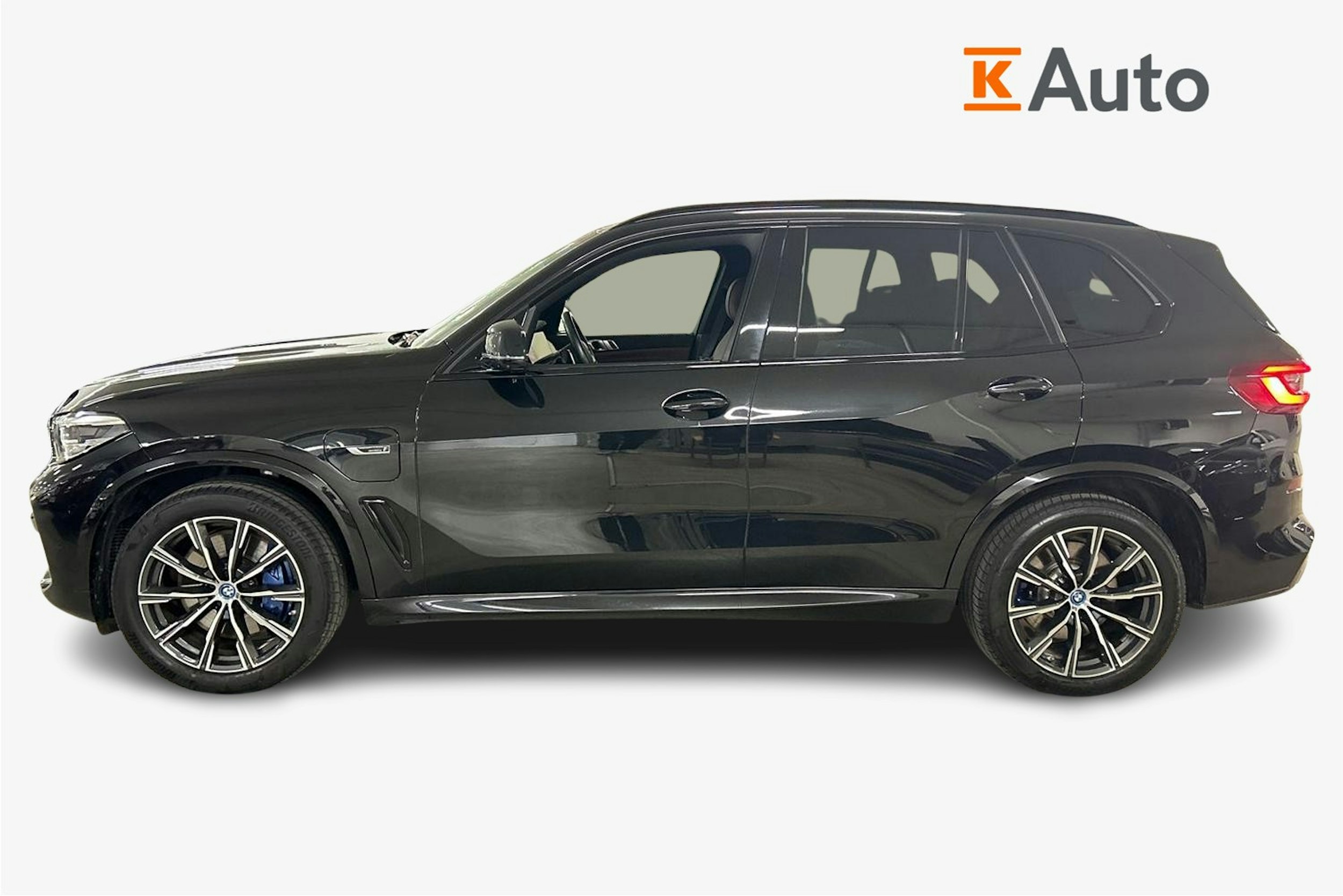 Musta BMW X5 2022 kuva 6.